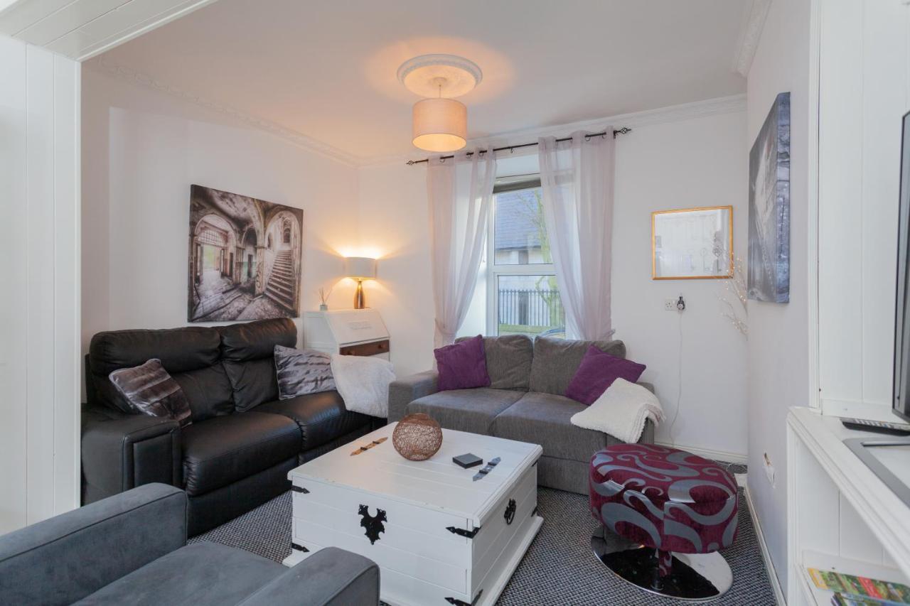 Windsor House Villa Лъндъндери Екстериор снимка